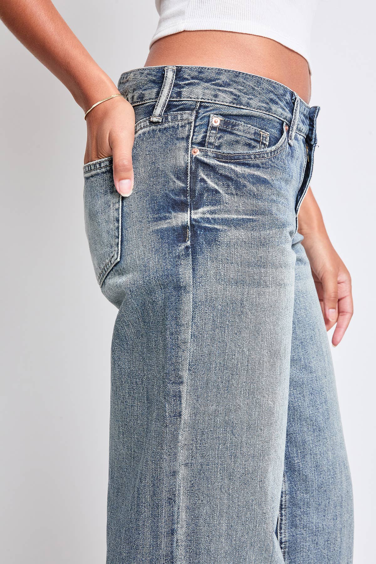 Juno’s Low Rise Wide Leg Rigid Jeans