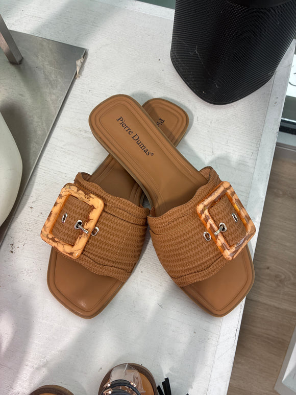 Buckle flat sandals