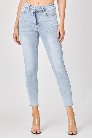 Clarissa’s crossover ankle skinny jeans